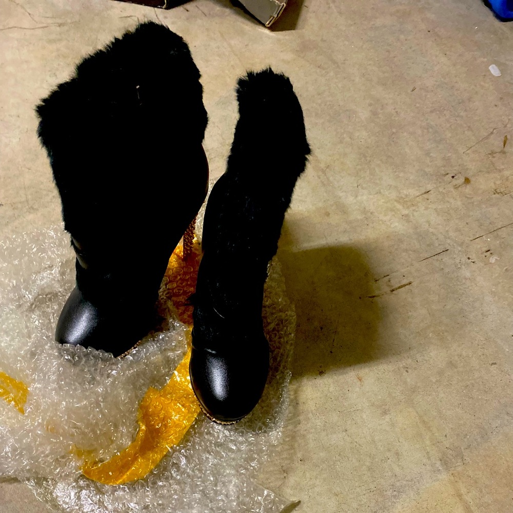 Ankle boot with fur